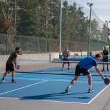 Notiamo subito come i colpi in generale siano quelli del tennis, ma la ridotta dimensione del campo, la velocit� degli scambi e soprattutto il fatto che si giochi prevalentemente vicino alla rete, d� complessivamente pi� l�idea del ping-pong